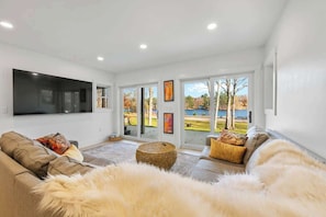 Downstairs living room area, views out onto Wilson Lake. Large screen smart TV.
