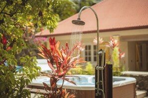Bain à remous extérieur