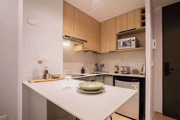 Experience a stylish and functional kitchen, perfect for preparing meals and enjoying quality time with loved ones.