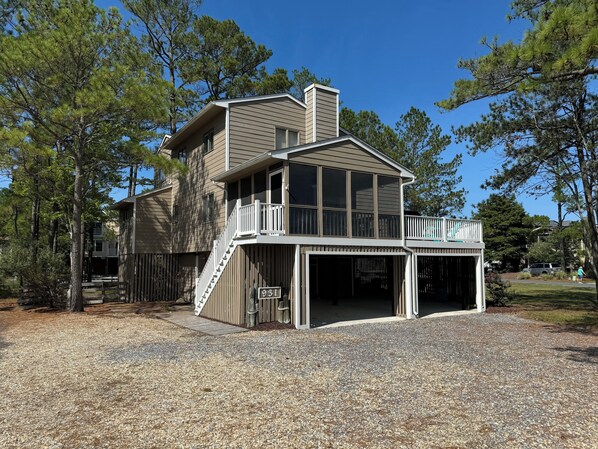 4 BR, 3.5 BA Beauty