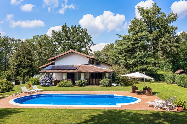 Villa Le Querce - Agrate, Lake Maggiore - NORTHITALY VILLAS Vacation rental