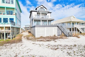 Bella Bleu sleeps 30 guests