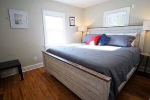 Bedroom 1 | King Bed (upper level)
