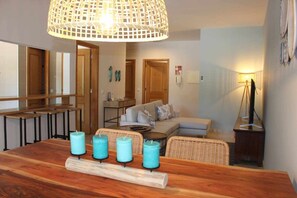 TV and multimedia,Living room,Seating area,Meals