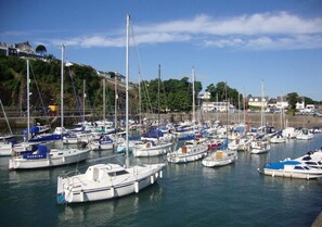 Hafan  - Saundersfoot  -  The harbour nearby