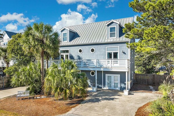 Buddy Street Retreat Exterior
