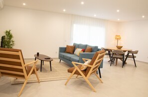"Lar da Onda" is a cozy apartment in Nazaré, near the beach and the Fort. Perfect for exploring the region and enjoying an unforgettable holiday!