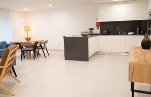"Lar da Onda" is a cozy apartment in Nazaré, near the beach and the Fort. Perfect for exploring the region and enjoying an unforgettable holiday!