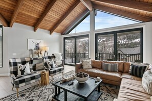 Indoors, Home Decor, Couch, Furniture, Architecture