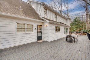 Deck | Dining Area | Natural Surroundings
