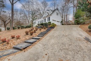 Parking | Driveway (4 Vehicles) | Free Street Parking | No Garage Access