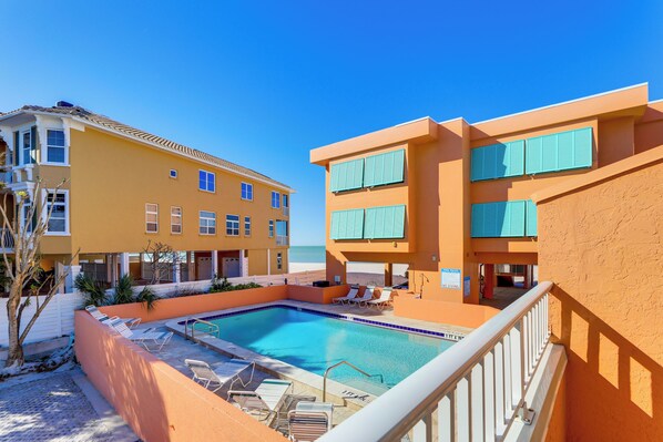 Bradenton Beach Vacation Rental | Studio | 1BA | Stairs Required | 455 Sq Ft