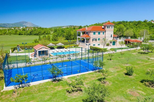 Sport court
