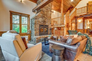 Living Room | Fireplace | Free WiFi | Main Level