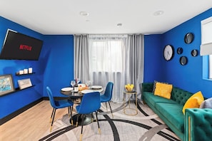 Enjoy a complete dining experience for four people in our fully equipped dining area, featuring all the necessary utensils for a delightful meal. We offer a dedicated bar area, designed to comfortably accommodate an additional four guests.