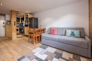 Living room, Washing machine, Kitchen or kitchenette