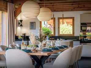 Dining table & Kitchen