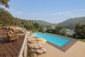 Infinity pool