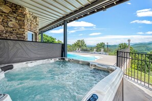 Hot tub that seats 8 people to view the glorious setting.