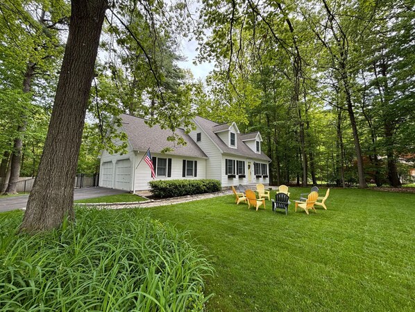Enjoyable front yard seating area for groups on low traffic dead end street.