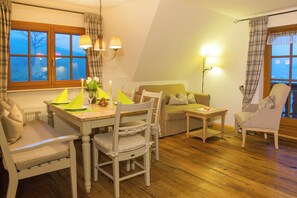Panoramablick, Typ C, 65 qm, 2. Etage, max. 3 Pers.-Essbereich mit echtem Holzboden