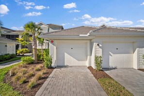 Corner, 1 Car Garage