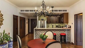 Vista Encantada kitchen and dining area with vibrant Mexican style.
