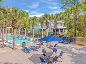 Community Pool - Ample Seating and Lounging