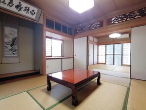 This is a two-room eight-tatami room. This is the bedroom.