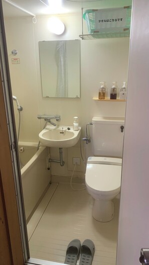 ・[Cottage/bathroom] You can relax here.