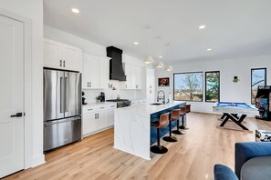 Welcome to your Nashville oasis! This stylish vacation rental features an open kitchen, spacious living area with skyline views, and is ideal for bachelorette parties and family reunions. Enjoy luxury and comfort for an unforgettable stay!