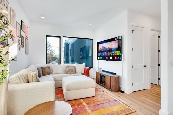 Escape to your stylish Nashville getaway, where chic decor meets comfort. Ideal for large groups or family reunions, unwind in the sunlit living area of this elegant vacation home in the heart of Music City.
