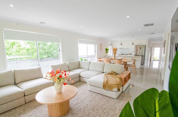 Mountain Vista Retreat - Comfort Meets Style