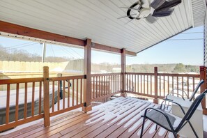 Deck | Hot Tub
