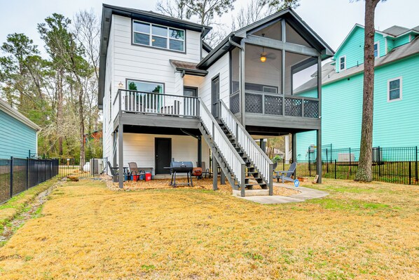 Montgomery Vacation Rental | 3BR | 2BA | 1,600 Sq Ft | Stairs Required