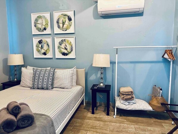 Principal Bedroom, Queen Size Bed, and Air Conditioner 