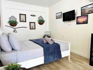 Private Ecological Apartment for two in the Mountain.  It has 1 Bedroom, Queen Size Bed, Hammock, 1 Bathroom, Kitchen, Wifi, Smart Tv and Air Conditioning.