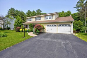 Driveway able to fit 4 cars