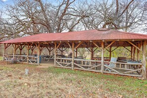 Covered outdoor dining ideal for entertaining