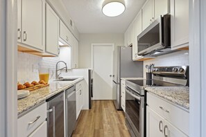 892 Ketch Court | Kitchen - 892 Ketch Court | Kitchen