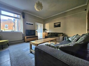 Living Room / Lounge