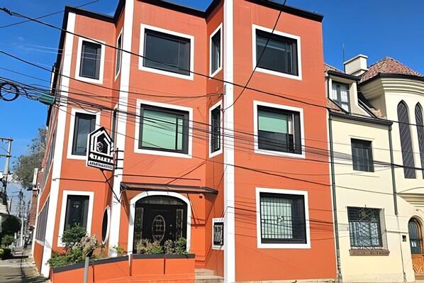 Facade / entrance