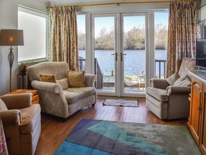 Living area | Rainbow’s End, Brundall