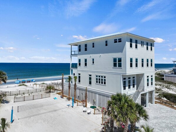 Gulf front 9 bedrooms with volleyball court