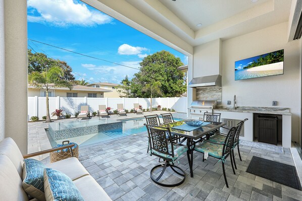 Outdoor dining