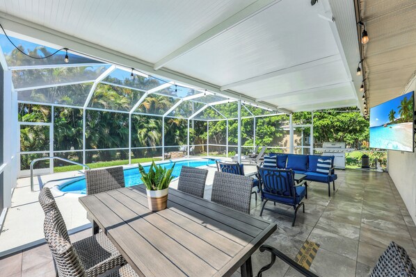 Outdoor dining