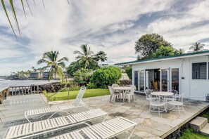 Ocean view patio/backyard perfect for lounging
