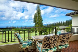 Vintage charm meets modern paradise?this lanai wraps you in comfort, calm, and views you?ll never forget    KGV-17V3