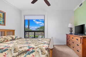 2nd bedroom: Queen bed w/ TV