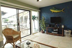 Living room w/ TV